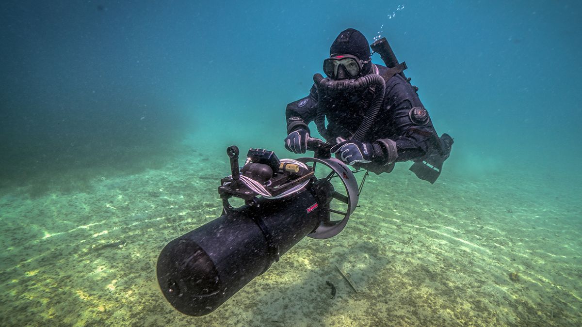 Underwater Scooter Guide: Everything About Diver Propulsion Vehicles (DPVs) » Costa Rica Divers Professional underwater scooter