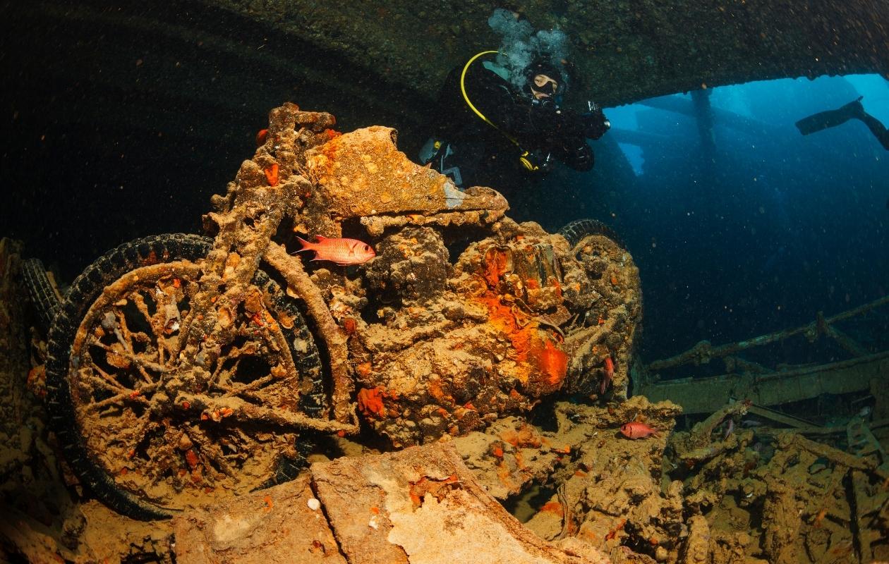 scuba diving on wrecks