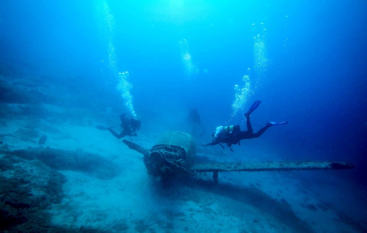 sunken wreck scuba diving tour