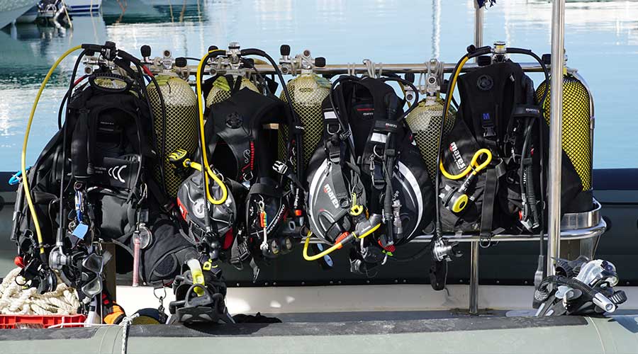 How to clean dive gear?