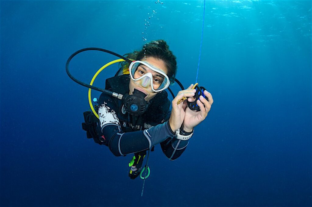 underwater guide at work