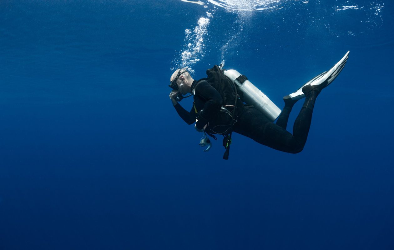What to do if you get lost underwater?