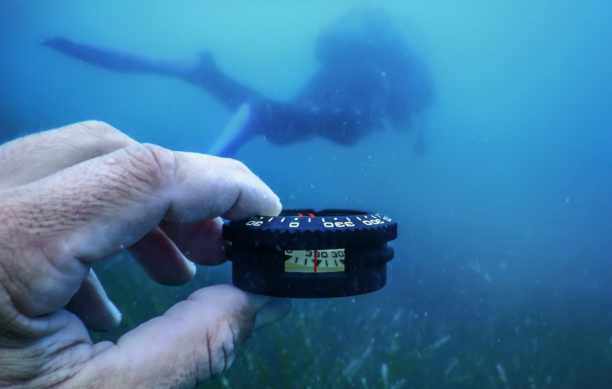 Underwater navigation, or how to reach your destination.
