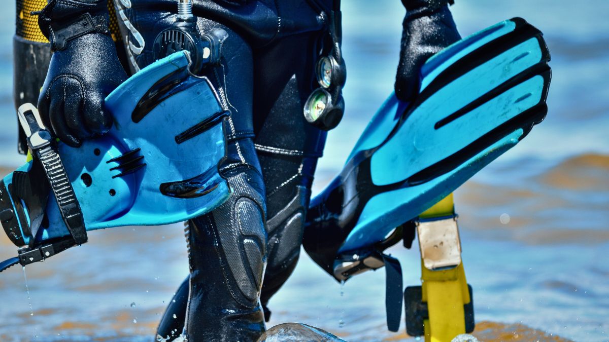 How to Dive Into the Water: 5 Entry Techniques Every Diver Should Master » Costa Rica Divers What Is the Best Way to Enter the Water From Shore