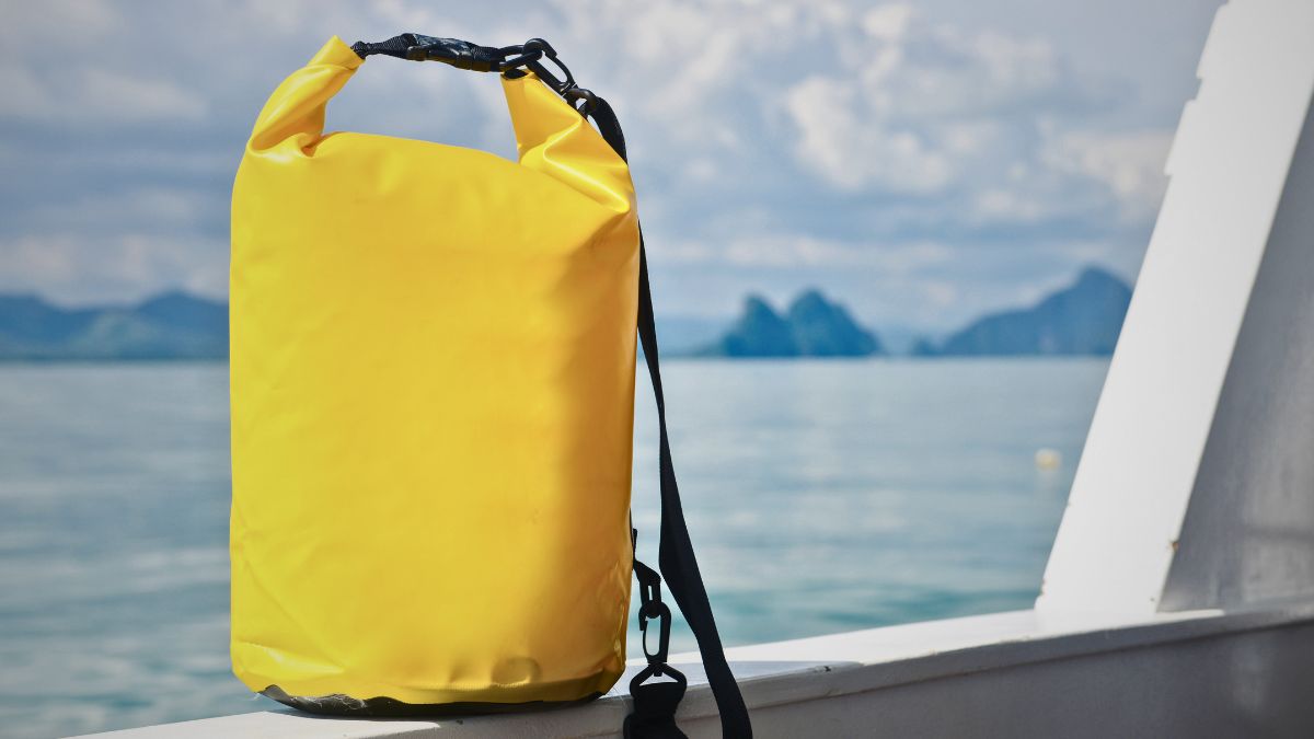 What Are the Best Gifts for a Scuba Diver? Expert Guide for 2026 » Costa Rica Divers Best Gifts for a Scuba Diver Waterproof Pouches and Dry Bags