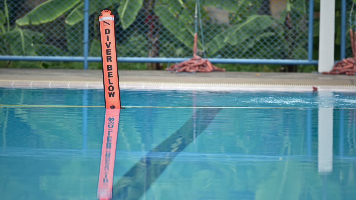 What Are the Best Gifts for a Scuba Diver? Expert Guide for 2026 » Costa Rica Divers DSMB - Surface Marker Buoy scuba diving