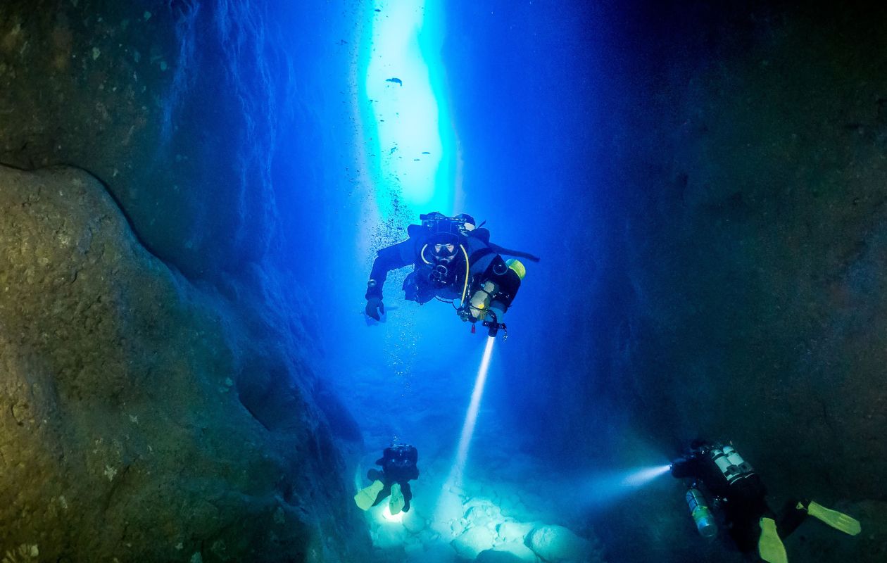 Nurkowanie na Malcie i Gozo - najlepsze miejsca jaskiniowe