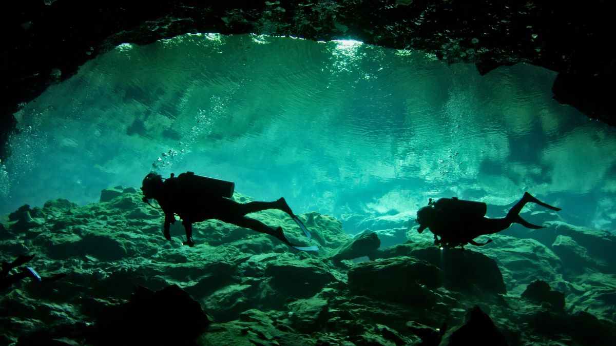 Diving in Cenotes: A Diver’s Guide to the Maya Underworld » Costa Rica Divers scuba diving in mexico cenote