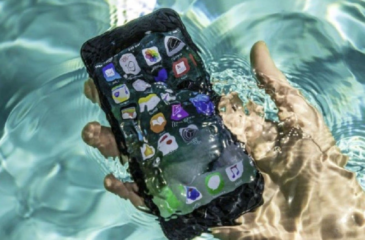 Is-your-phone-waterproof-for-diving