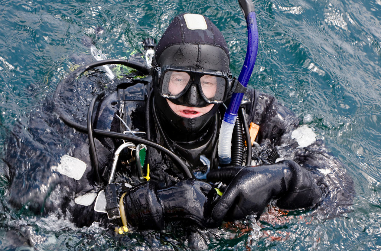 scuba-diving-in-freezing-water