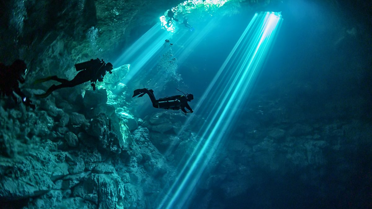 Diving in Cenotes: A Diver’s Guide to the Maya Underworld » Costa Rica Divers Cenote Angelita, Mexico (The Spooky One)