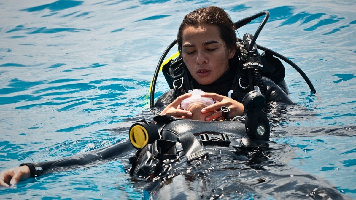 PADI Rescue Divers Course student practising skills