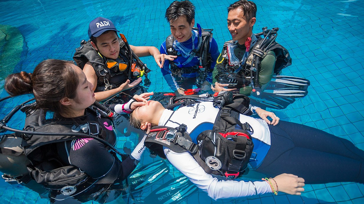 rescue diver scuba course