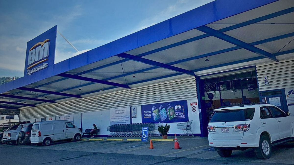 Getting Around Uvita: Local Transportation Guide » Costa Rica Divers Local supermarket in Uvita