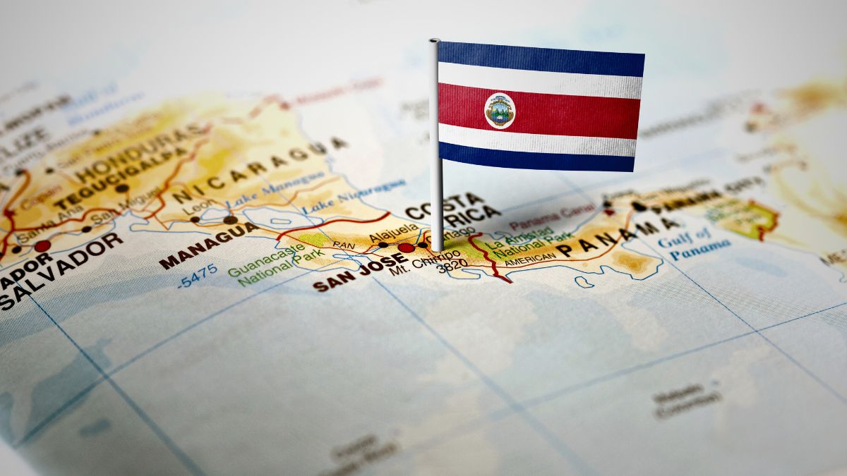 Map of Costa Rica showing major destination regions and travel routes