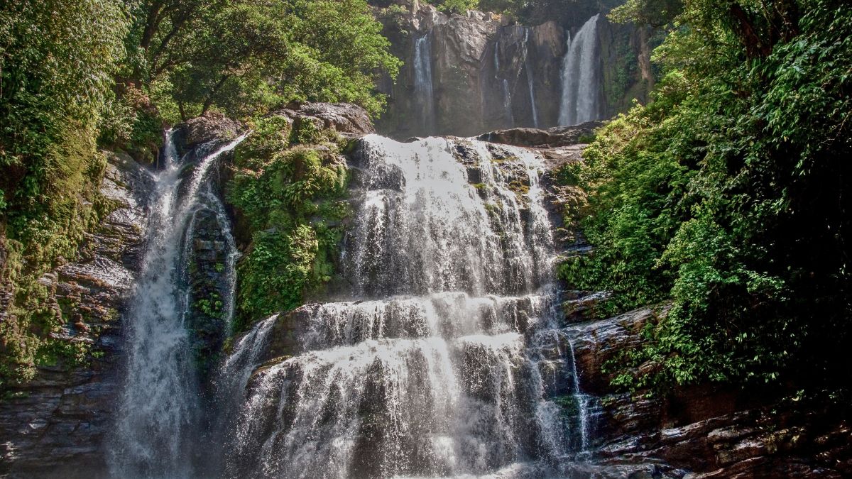 Hike to Nauyaca Waterfalls