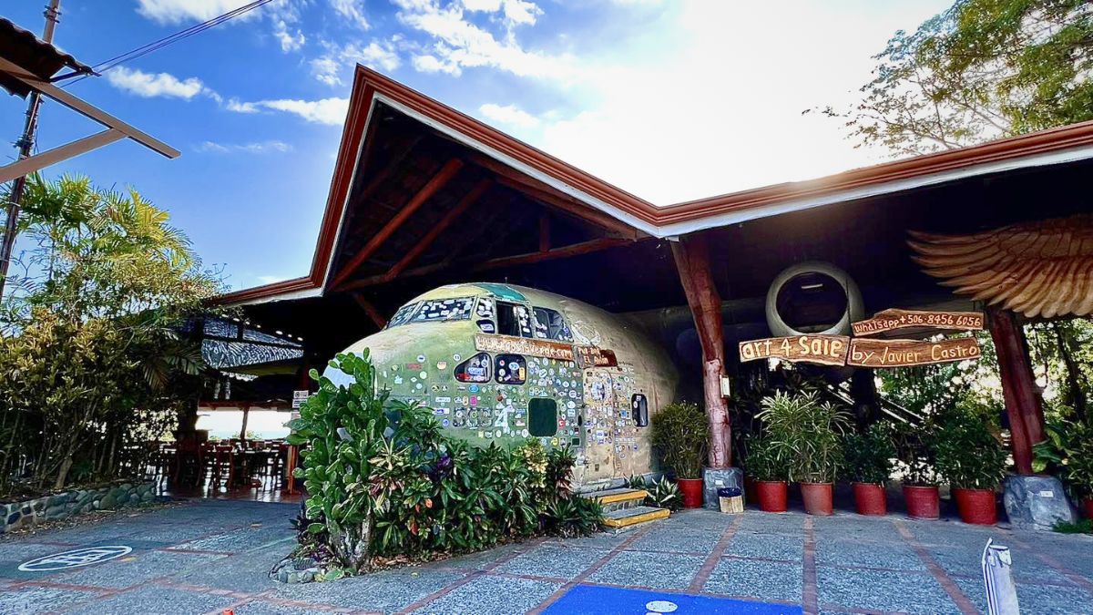 el avion restaurant in manuel antonio in costa rica